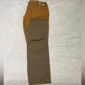 Carhart Men’s Relaxed Fit Upland Field Pant w/tags